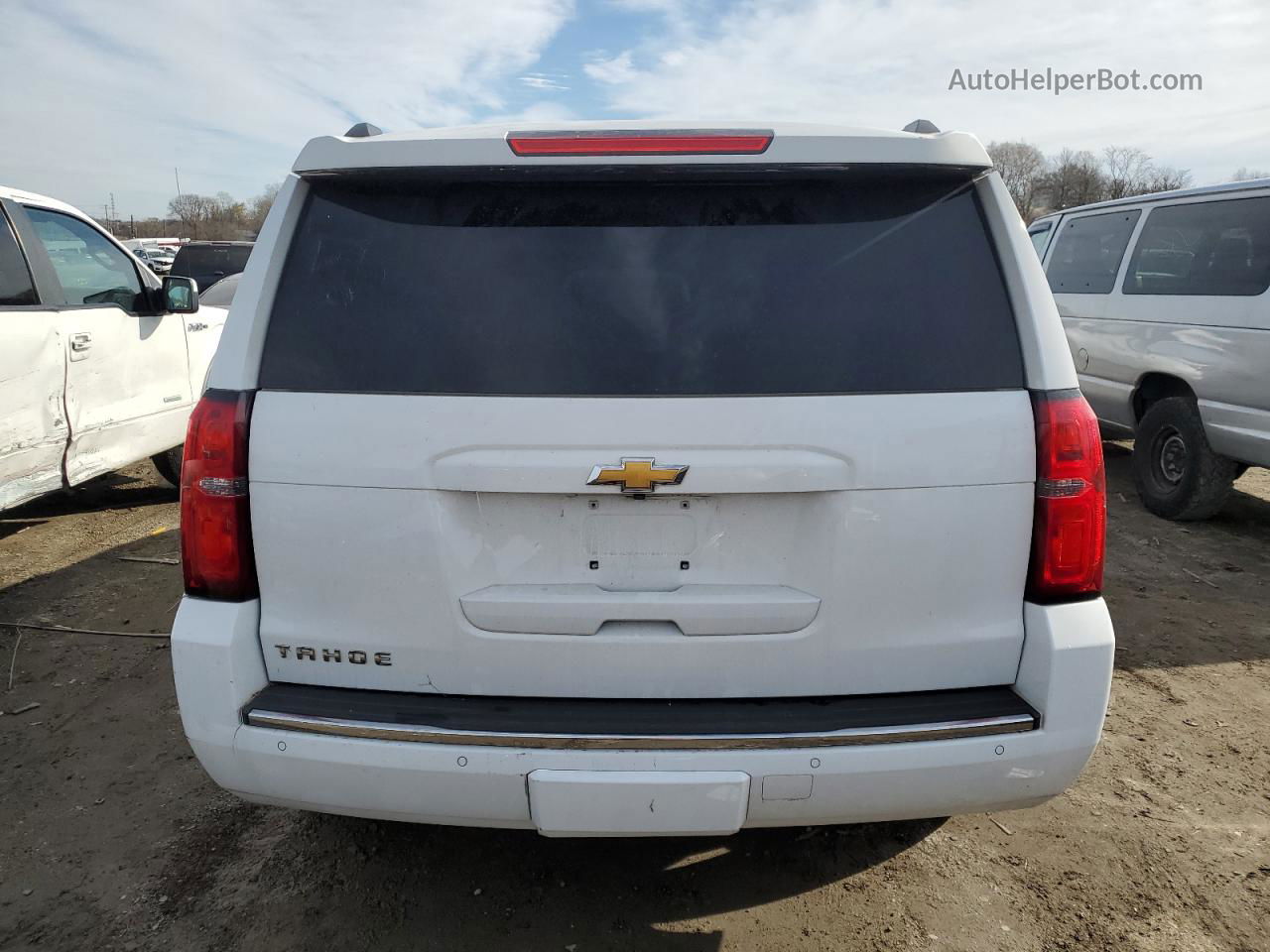 2015 Chevrolet Tahoe C1500 Ltz White vin: 1GNSCCKC4FR157423