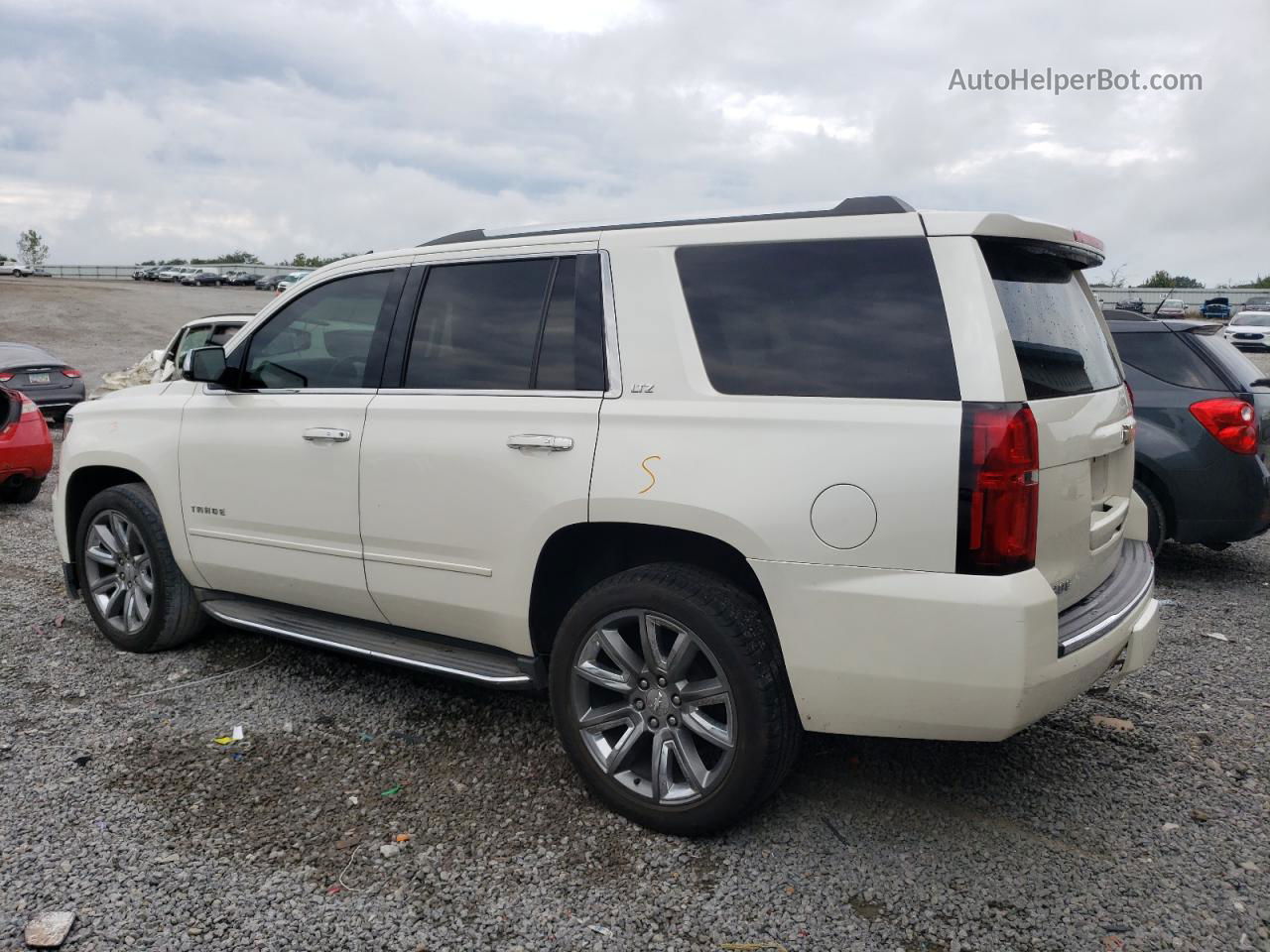 2015 Chevrolet Tahoe C1500 Ltz White vin: 1GNSCCKC5FR275691