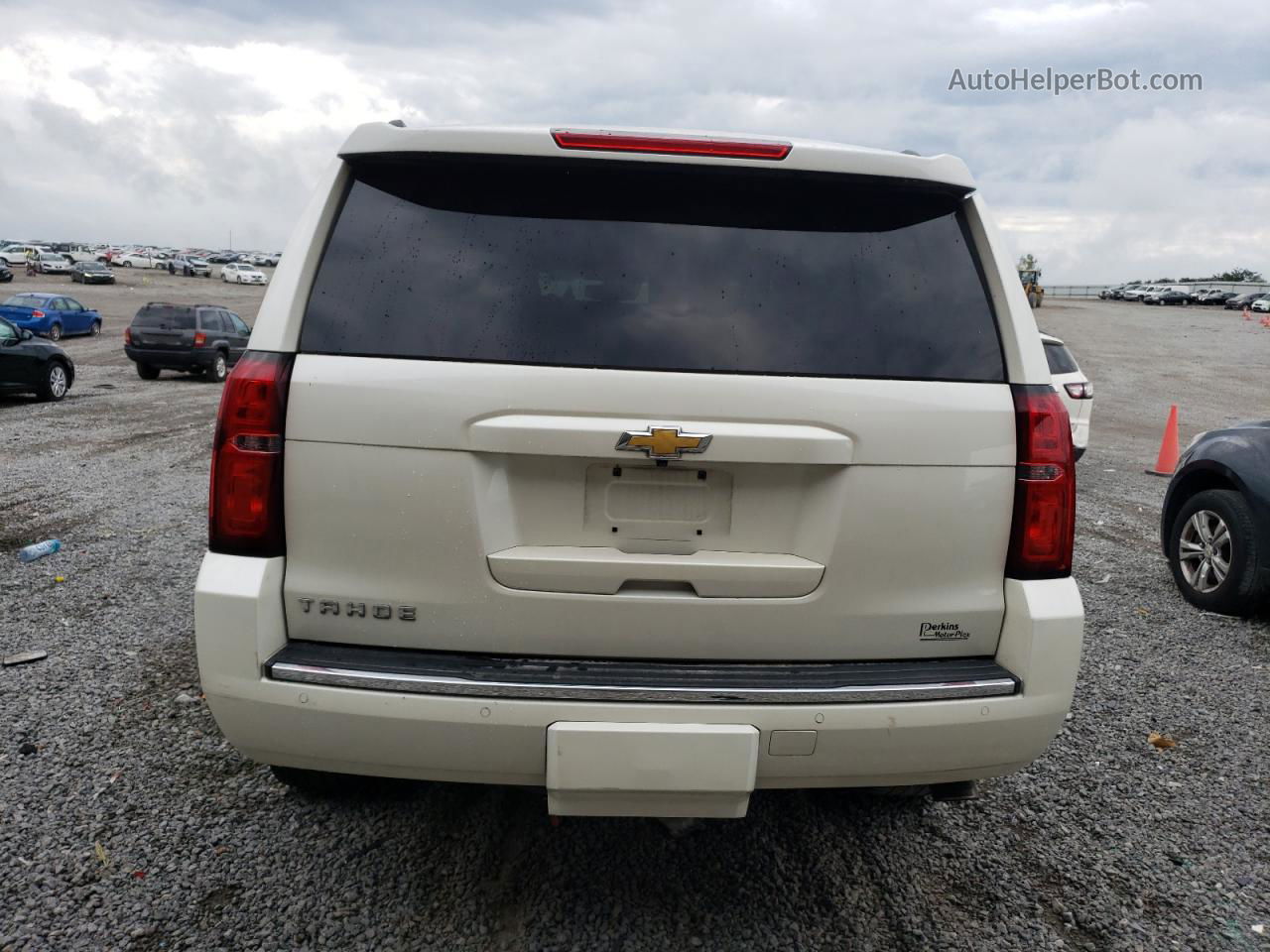 2015 Chevrolet Tahoe C1500 Ltz White vin: 1GNSCCKC5FR275691