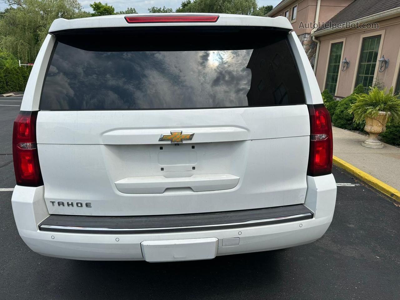 2015 Chevrolet Tahoe K1500 Ltz White vin: 1GNSKCKC1FR167166