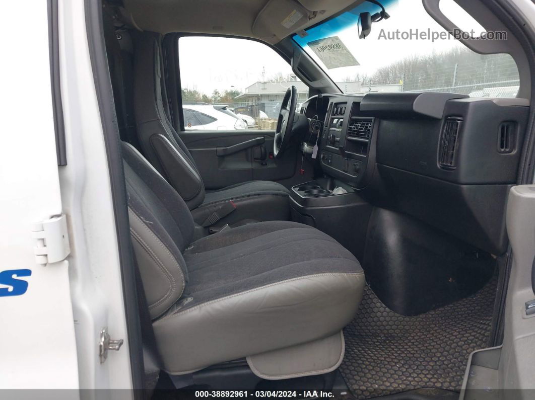 2018 Gmc Savana 2500 Work Van Белый vin: 1GTW7AFG1J1905679