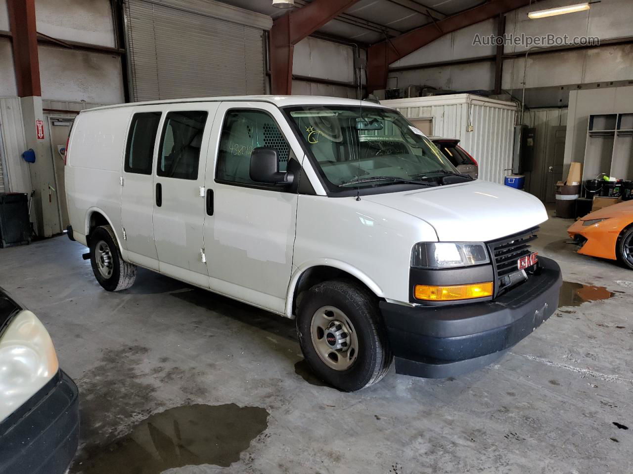 2018 Gmc Savana G2500 White vin: 1GTW7AFG7J1188267