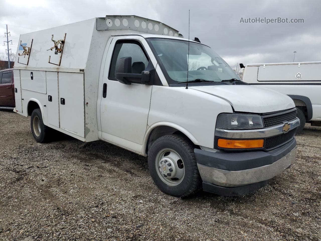 2017 Chevrolet Express G3500  White vin: 1HA3GRCG2HN009654