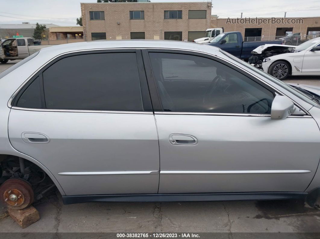 2001 Honda Accord Sdn Lx Silver vin: 1HGCG66771A133593