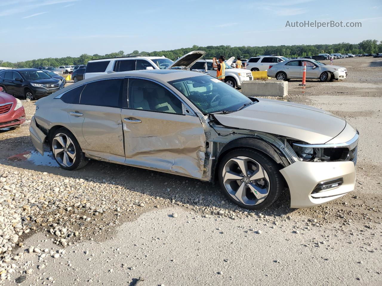 2019 Honda Accord Touring Золотой vin: 1HGCV1F98JA209736