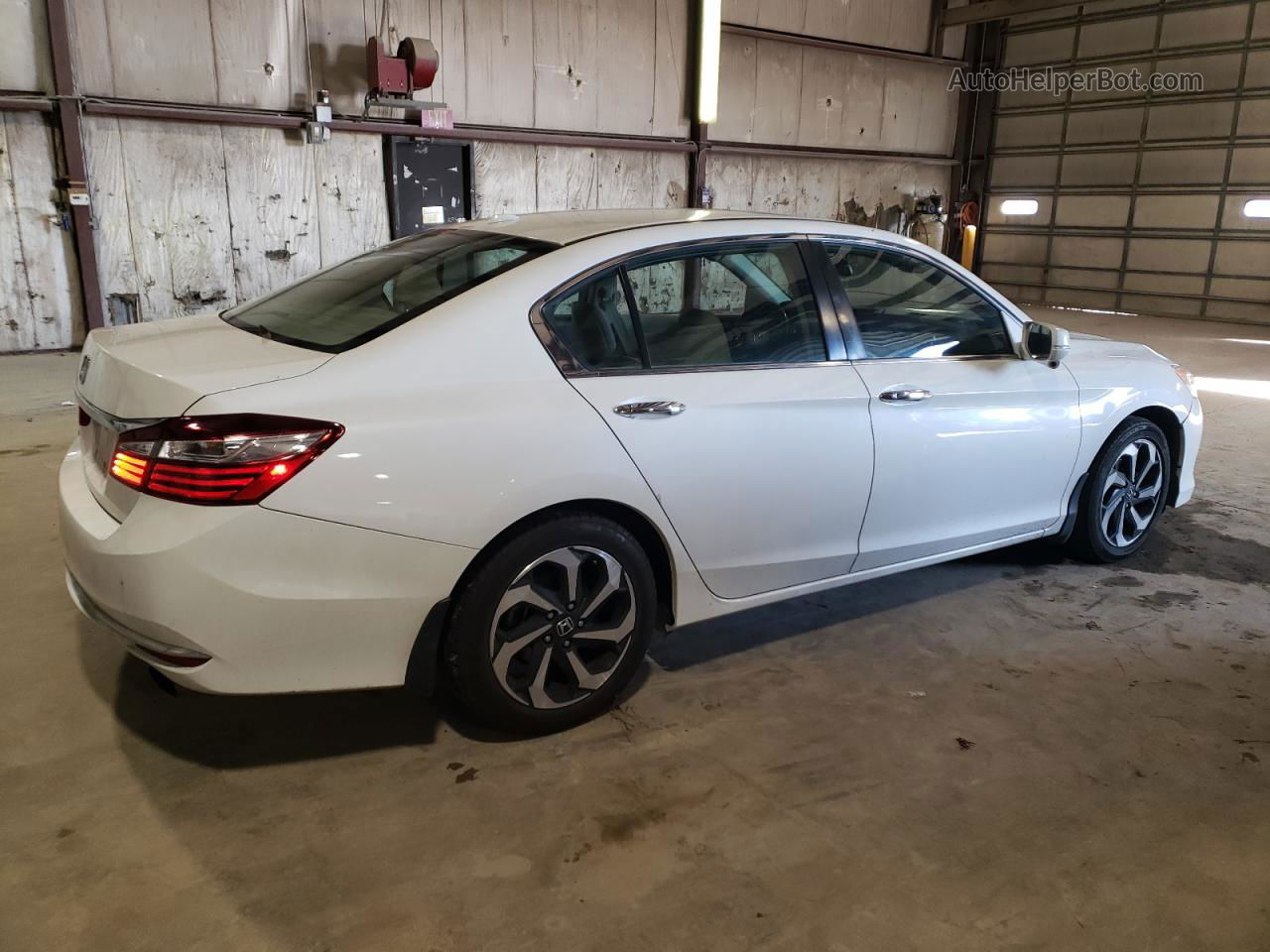 2017 Honda Accord Exl White vin: 1HGCR2F88HA104173