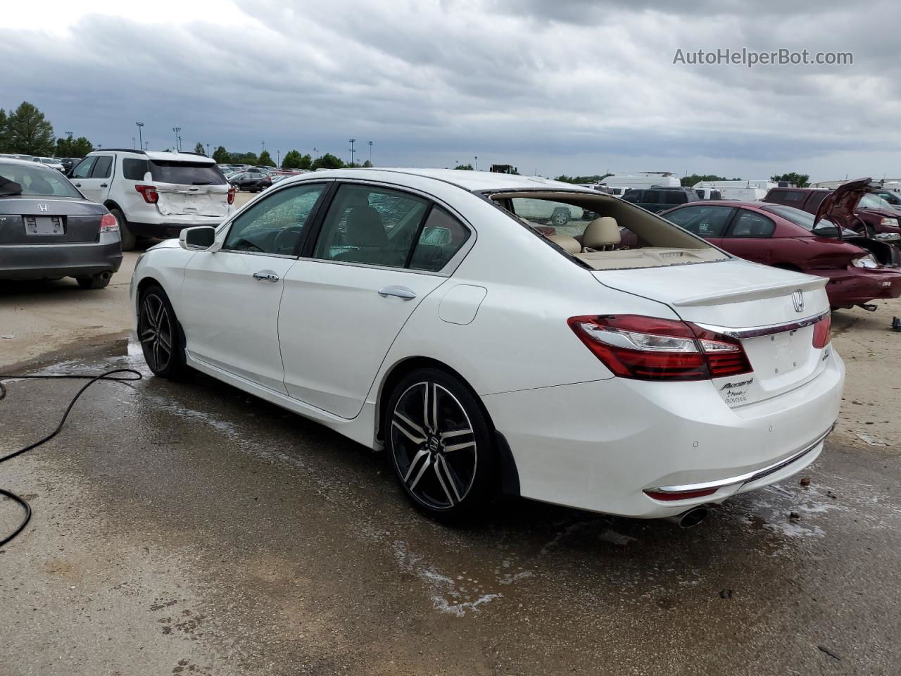 2017 Honda Accord Touring White vin: 1HGCR3F91HA009968