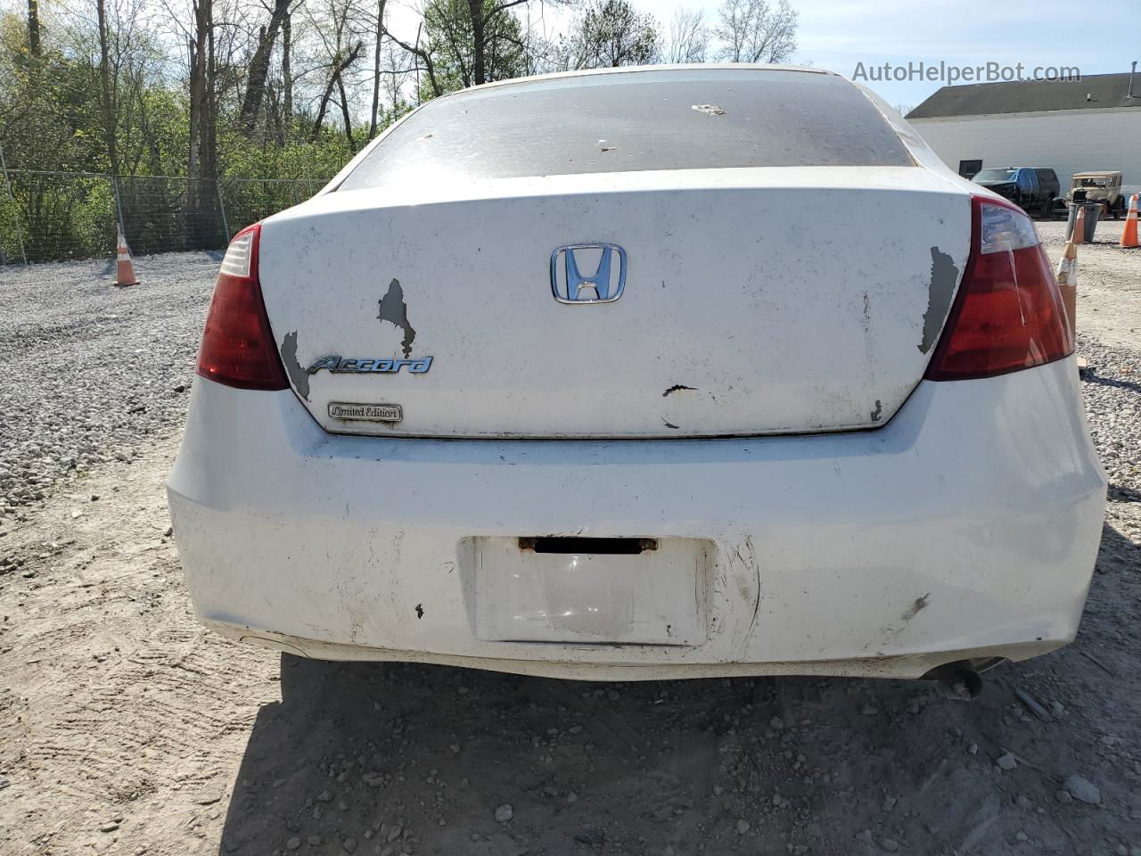 2009 Honda Accord Lx White vin: 1HGCS12399A003217