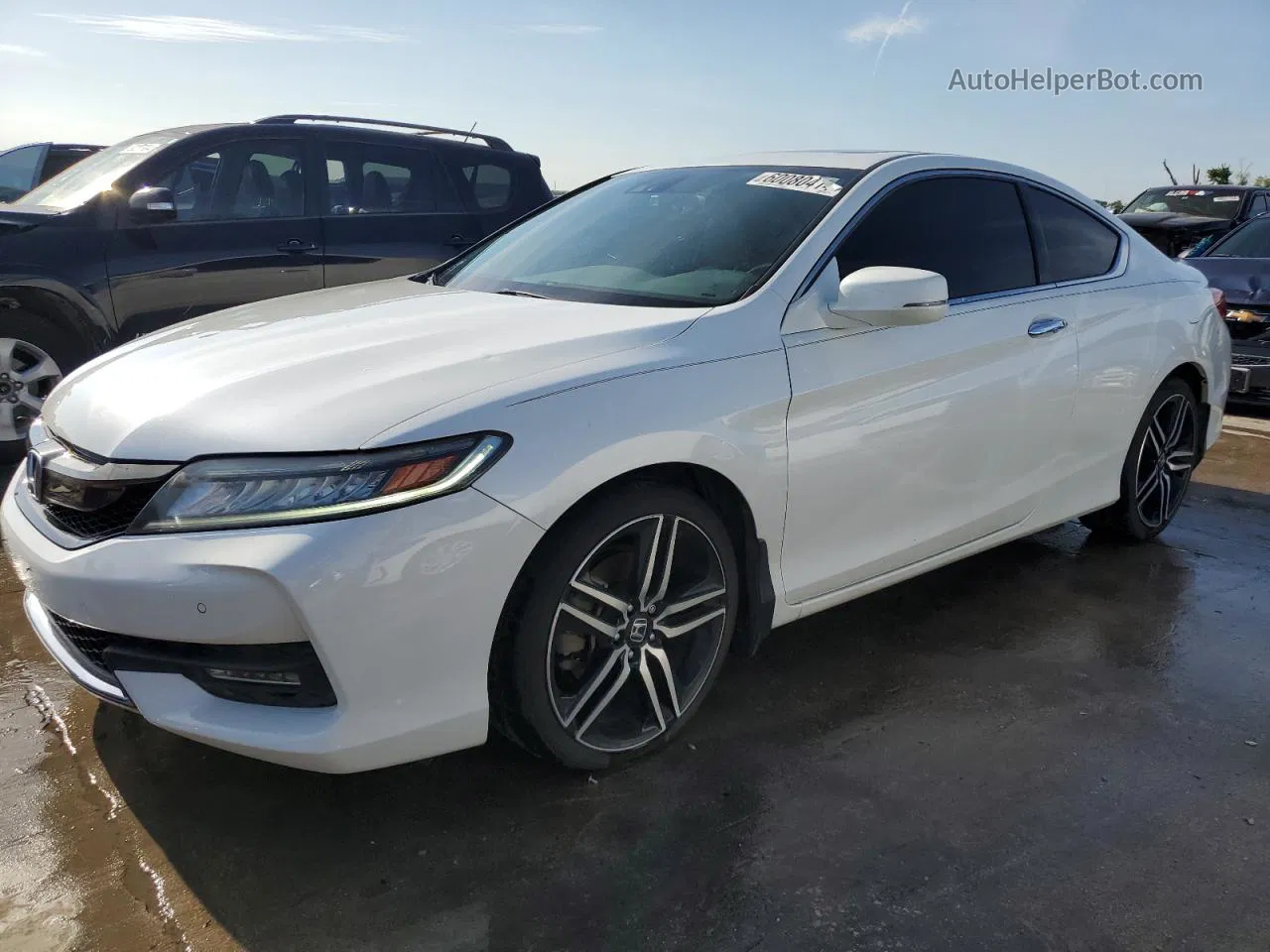 2017 Honda Accord Touring White vin: 1HGCT2B05HA002914