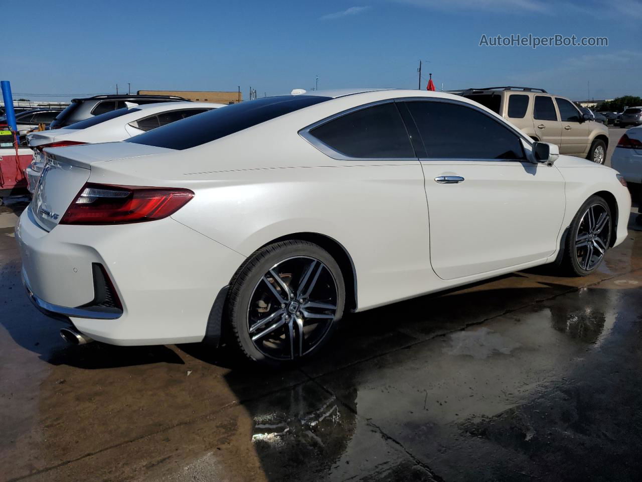 2017 Honda Accord Touring White vin: 1HGCT2B05HA002914