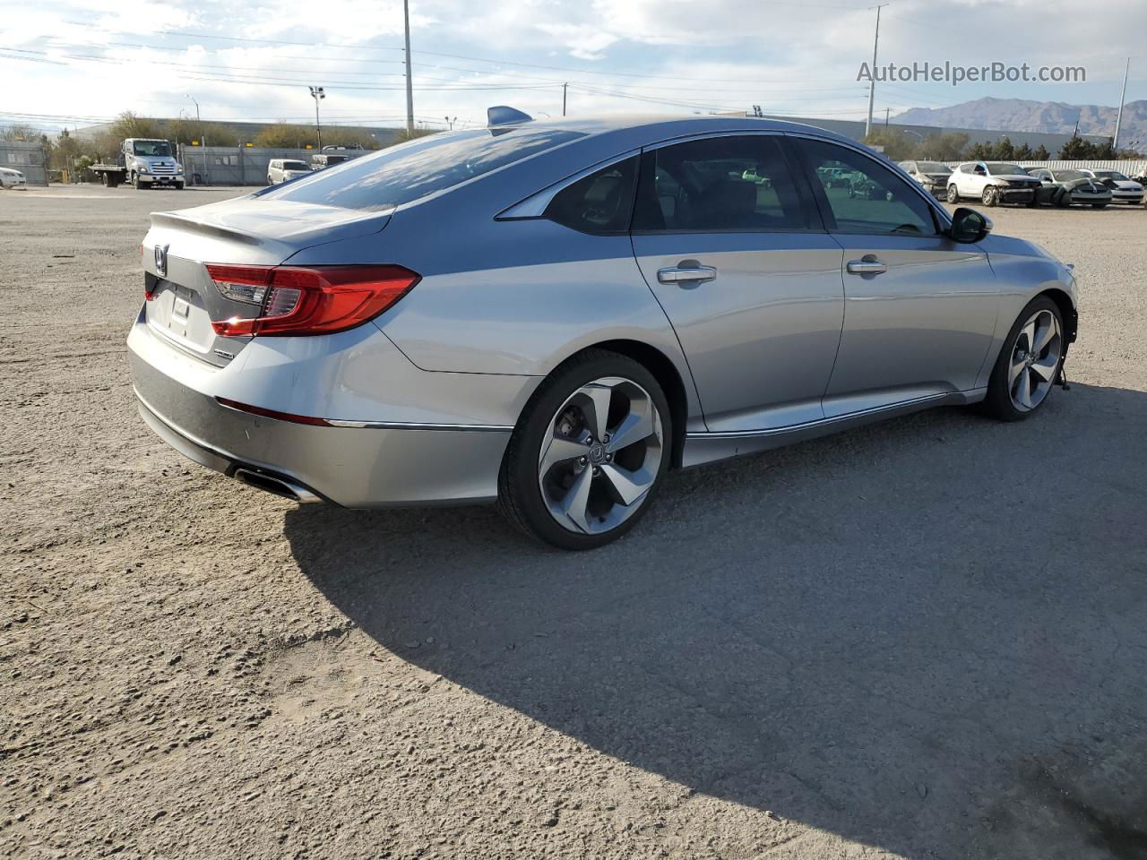 2018 Honda Accord Touring Серебряный vin: 1HGCV1F95JA133201