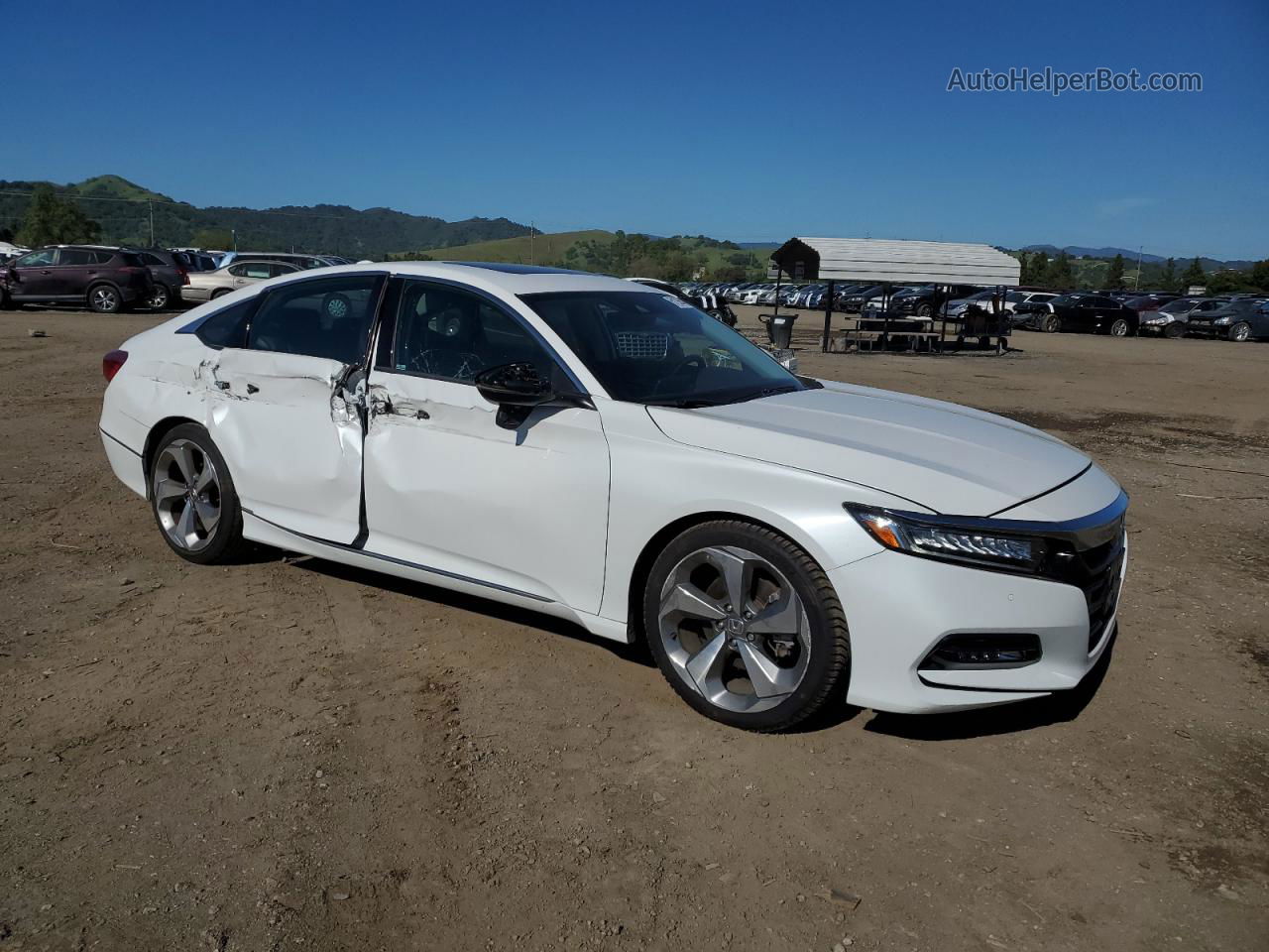 2018 Honda Accord Touring White vin: 1HGCV1F97JA065208