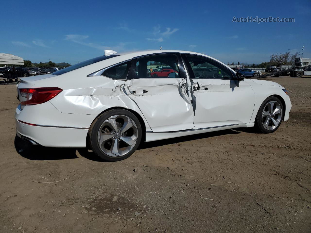 2018 Honda Accord Touring White vin: 1HGCV1F97JA065208