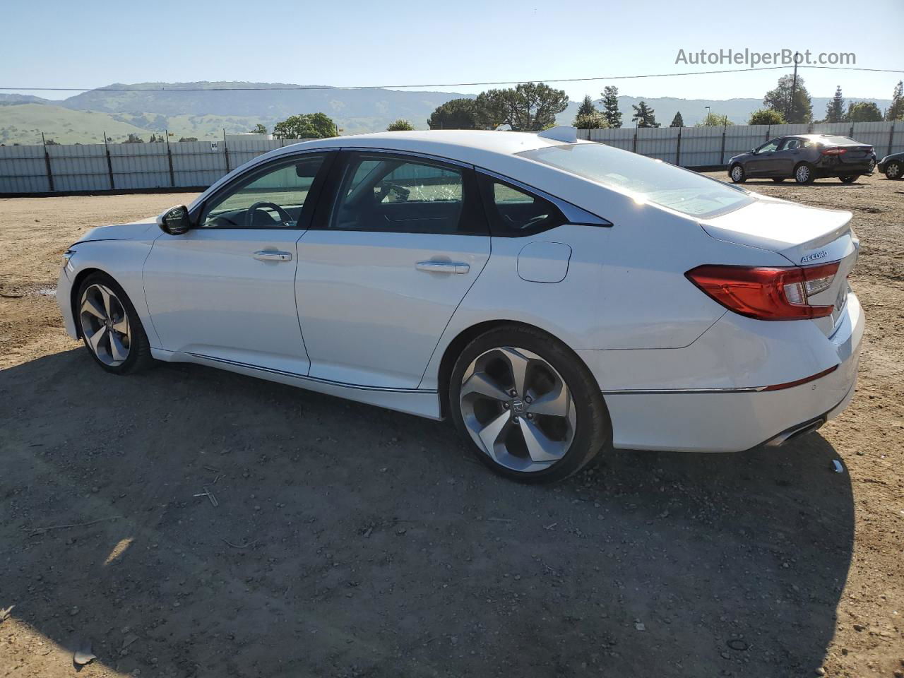 2018 Honda Accord Touring White vin: 1HGCV1F97JA065208