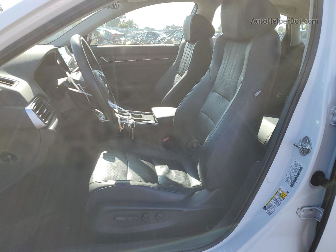 2018 Honda Accord Touring White vin: 1HGCV1F97JA065208