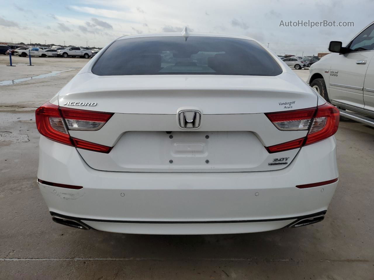 2018 Honda Accord Touring White vin: 1HGCV2F95JA053077