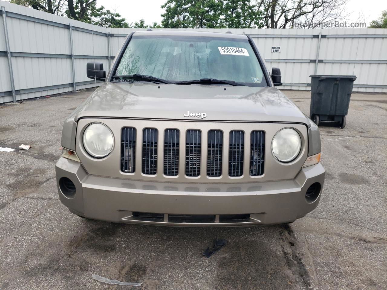 2008 Jeep Patriot Sport Tan vin: 1J8FF28W08D624603