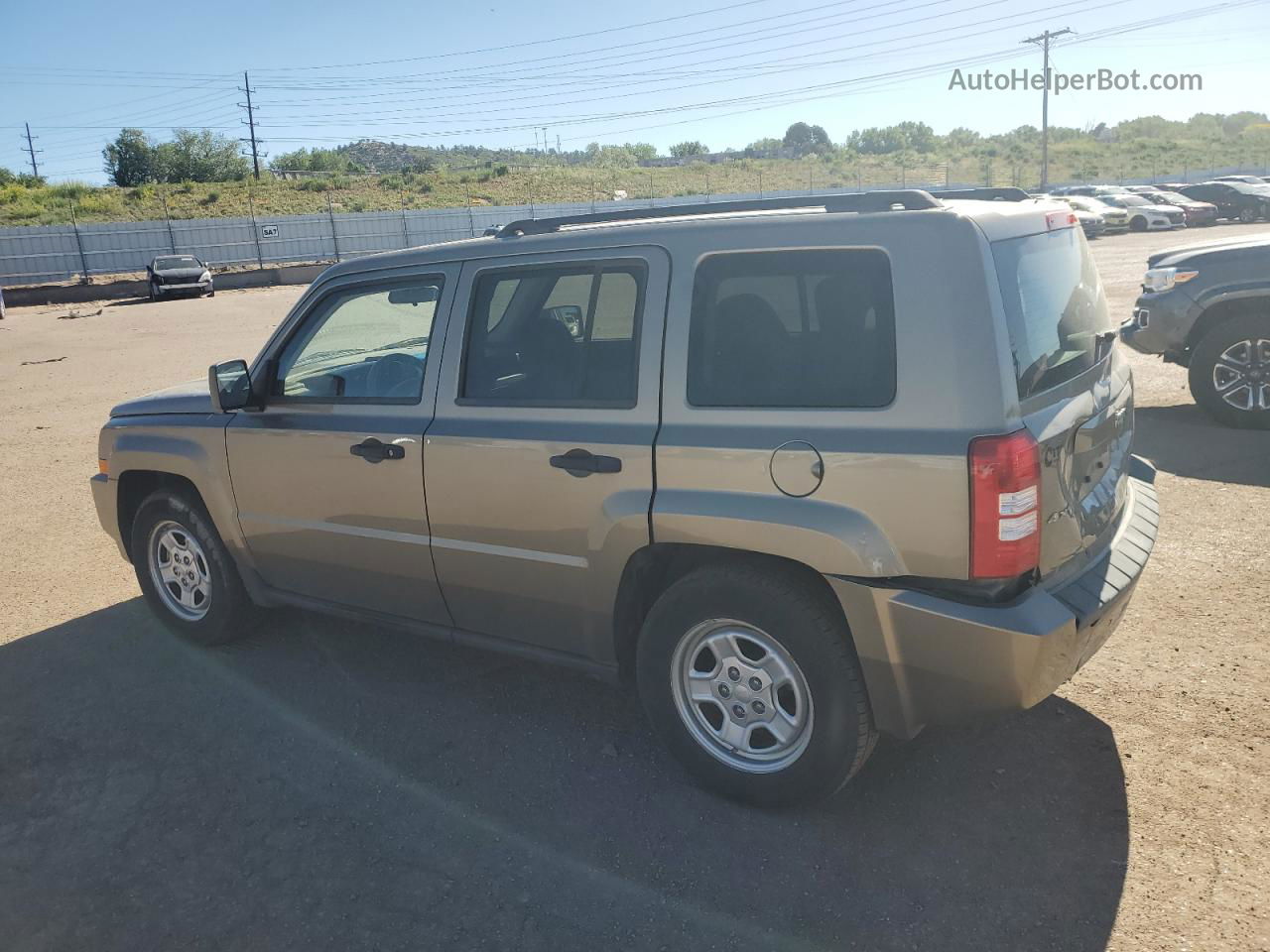 2008 Jeep Patriot Sport Tan vin: 1J8FF28W08D714480