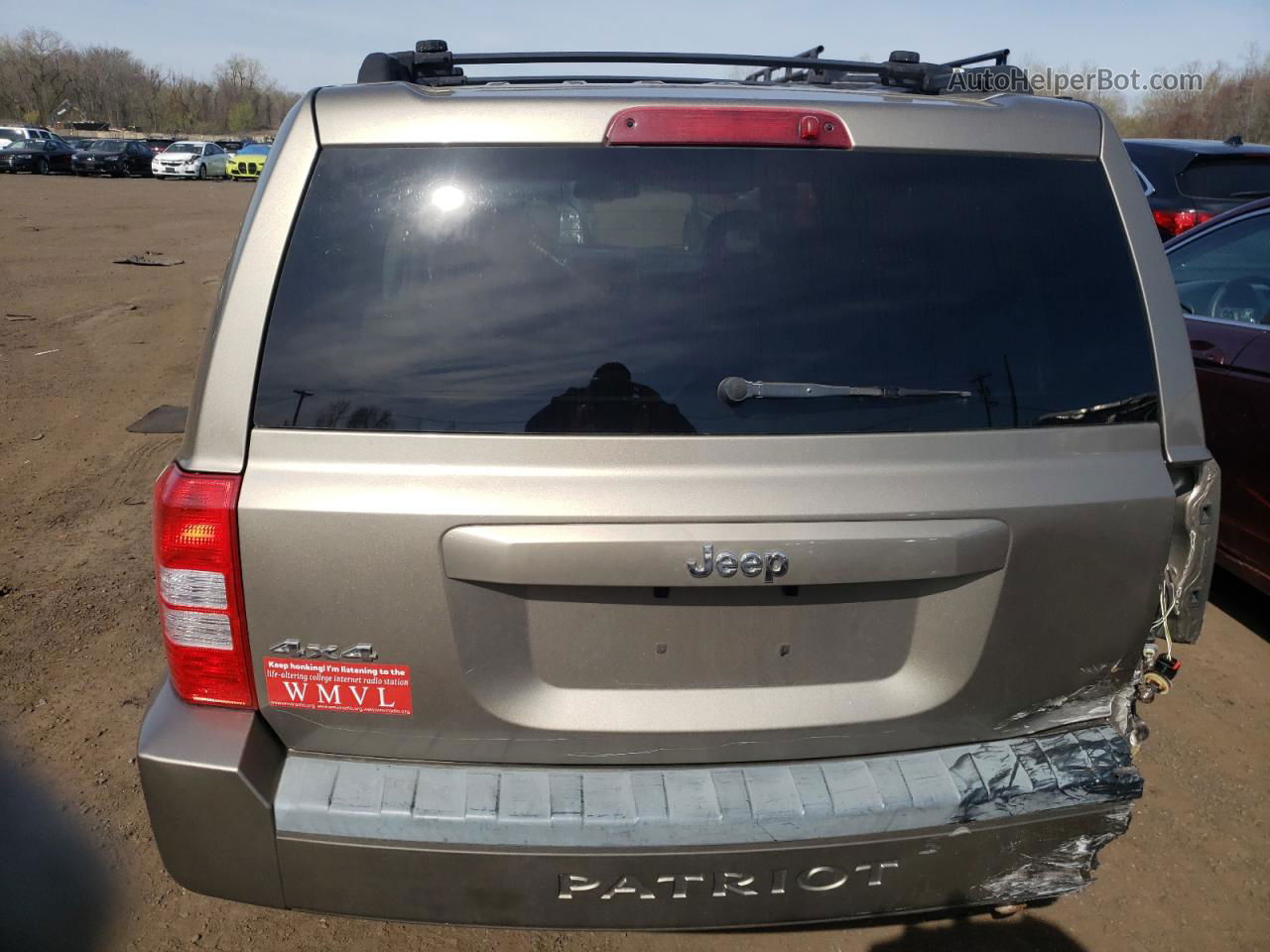 2008 Jeep Patriot Sport Золотой vin: 1J8FF28W58D639789