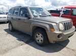 2008 Jeep Patriot Sport Tan vin: 1J8FF28W98D684752