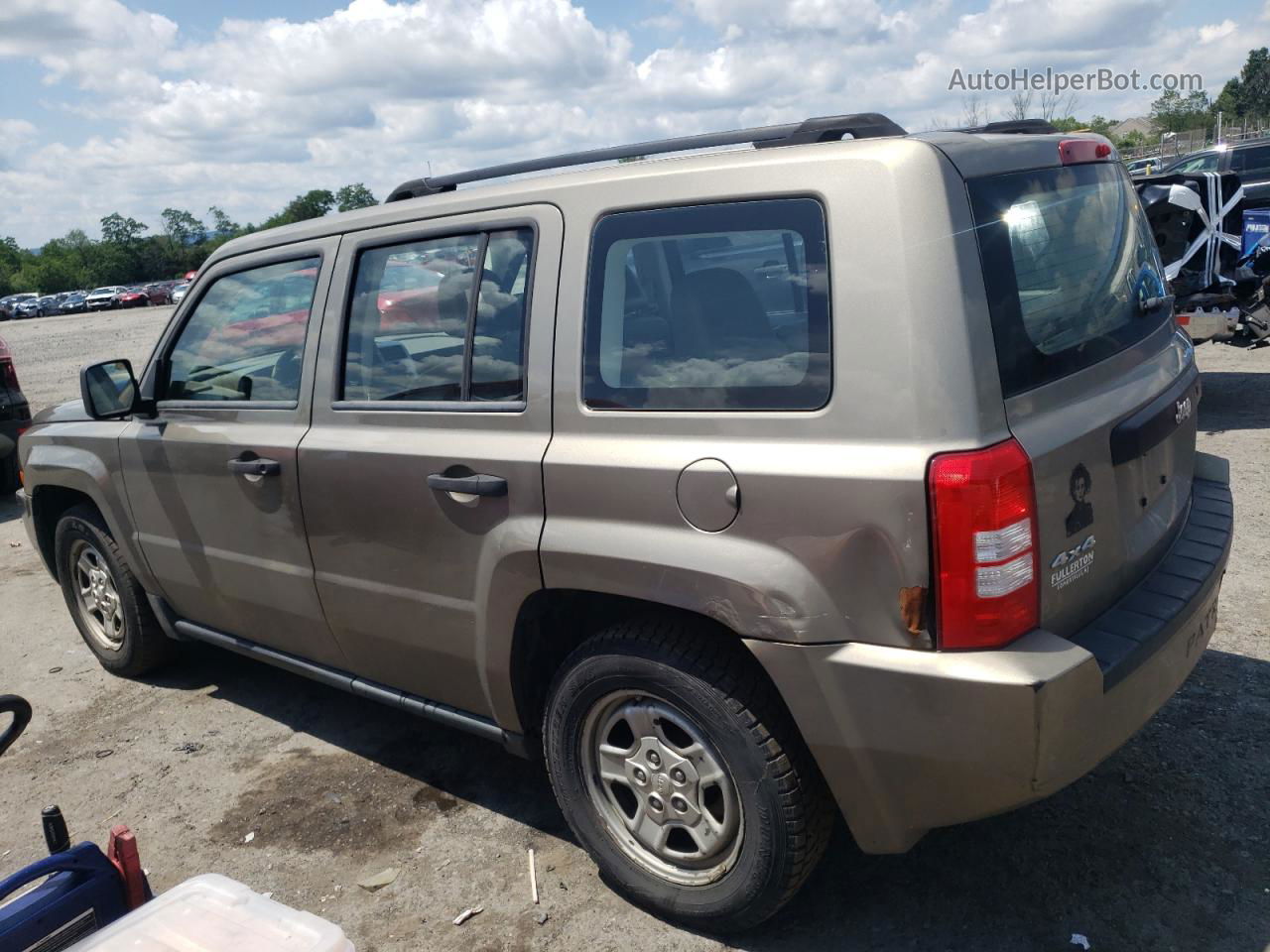 2008 Jeep Patriot Sport Желто-коричневый vin: 1J8FF28W98D684752