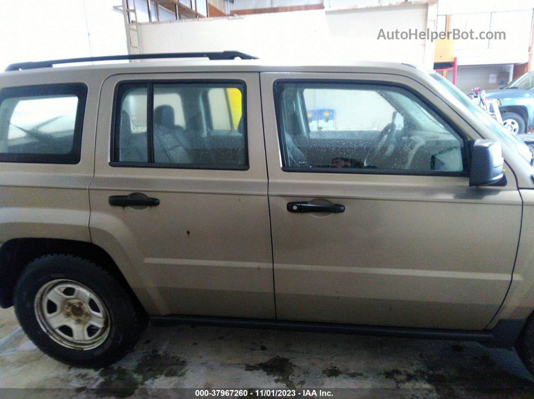 2008 Jeep Patriot Sport Tan vin: 1J8FT28018D755625