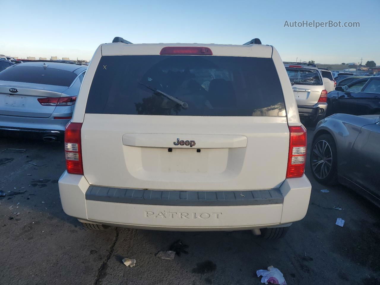 2008 Jeep Patriot Sport White vin: 1J8FT28088D560430