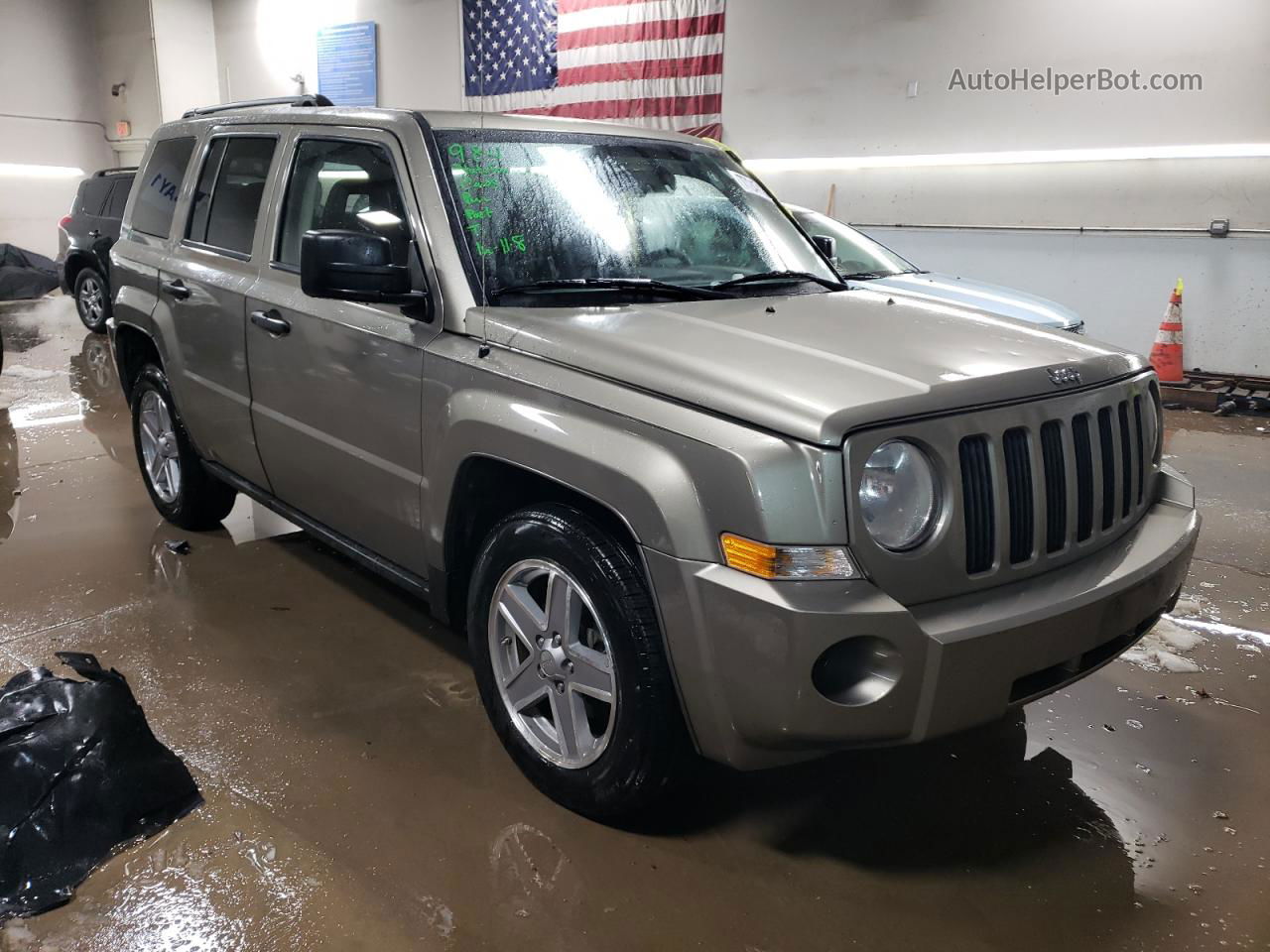 2008 Jeep Patriot Sport Beige vin: 1J8FT28W08D729893