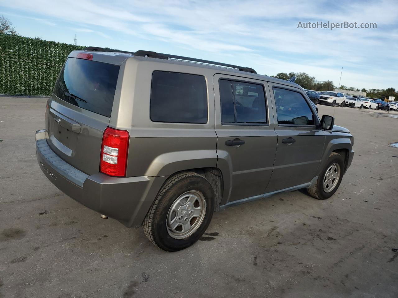 2008 Jeep Patriot Sport Tan vin: 1J8FT28W28D562159