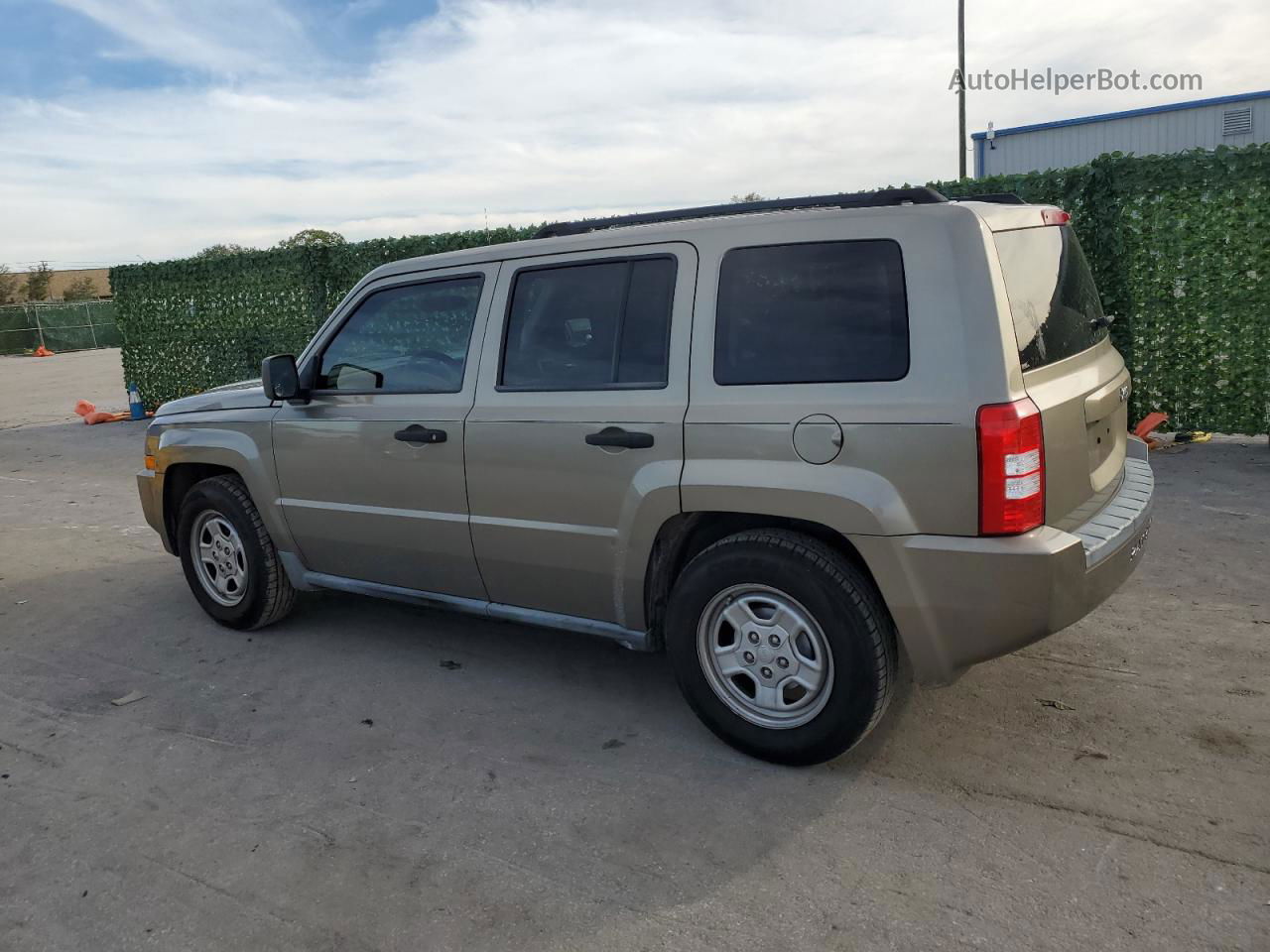 2008 Jeep Patriot Sport Tan vin: 1J8FT28W28D562159