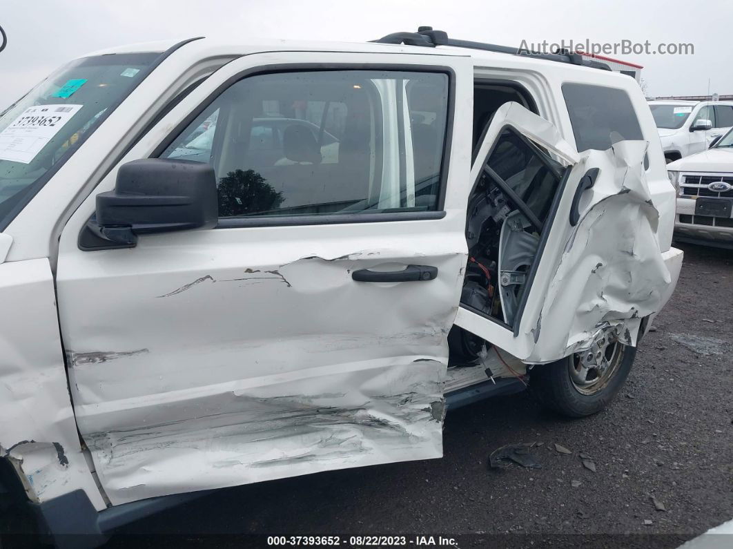 2008 Jeep Patriot Sport White vin: 1J8FT28WX8D595197