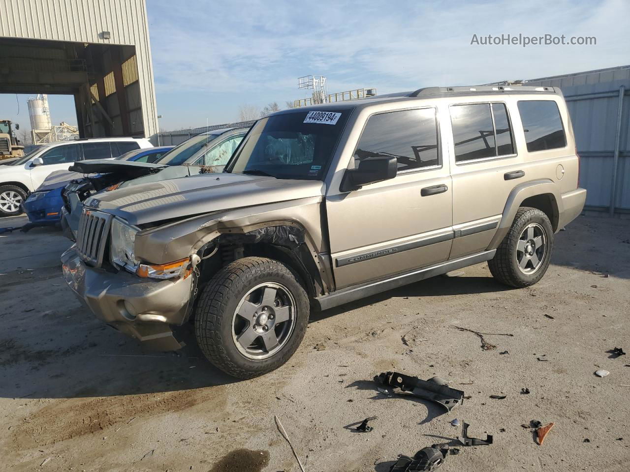 2006 Jeep Commander  Gold vin: 1J8HG48K06C198350