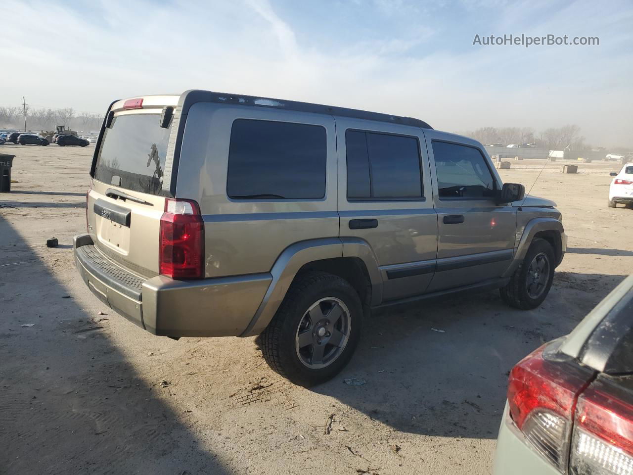 2006 Jeep Commander  Gold vin: 1J8HG48K06C198350