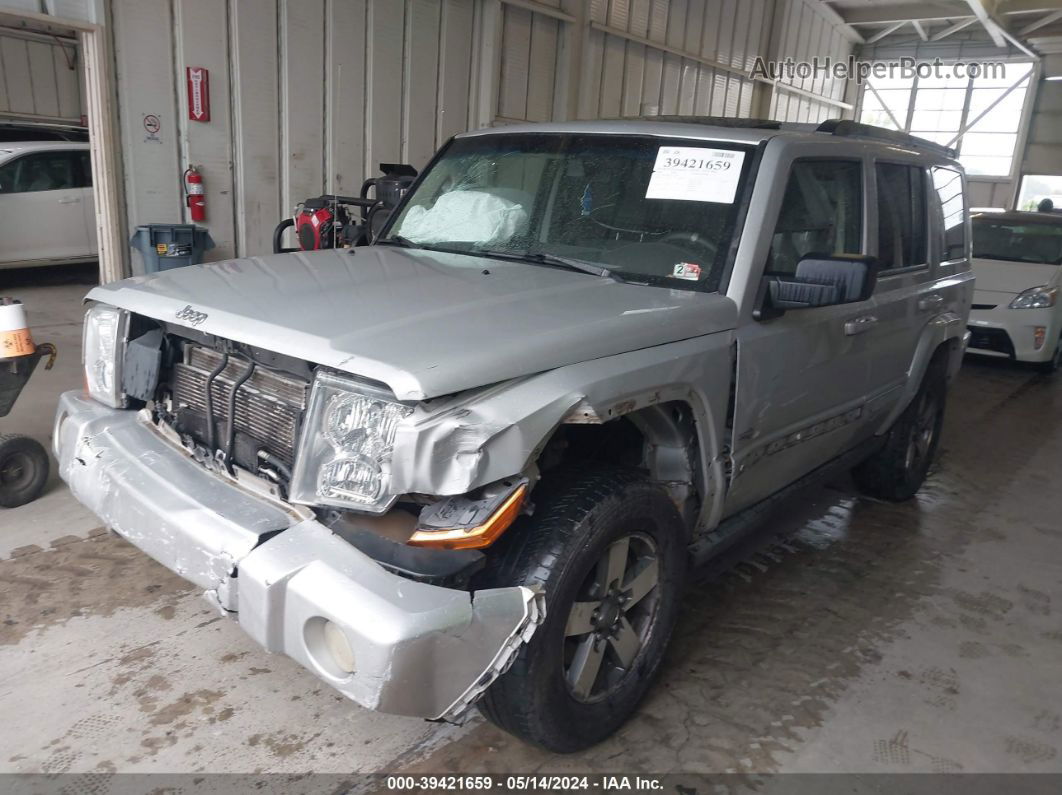 2006 Jeep Commander   Серебряный vin: 1J8HG48K06C273399