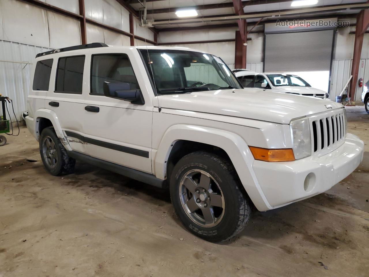 2006 Jeep Commander  White vin: 1J8HG48K16C209002