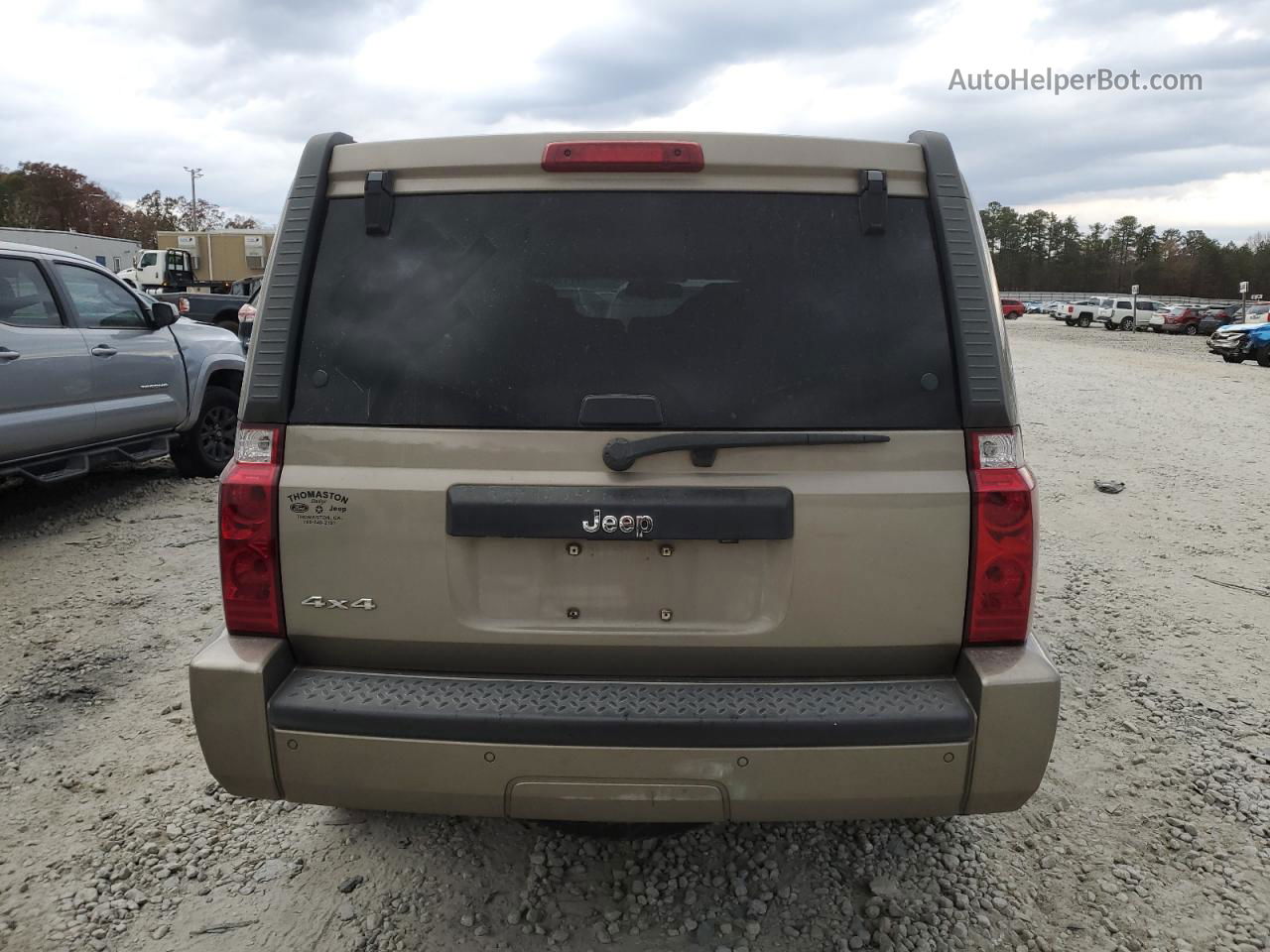 2006 Jeep Commander  Tan vin: 1J8HG48N86C104726