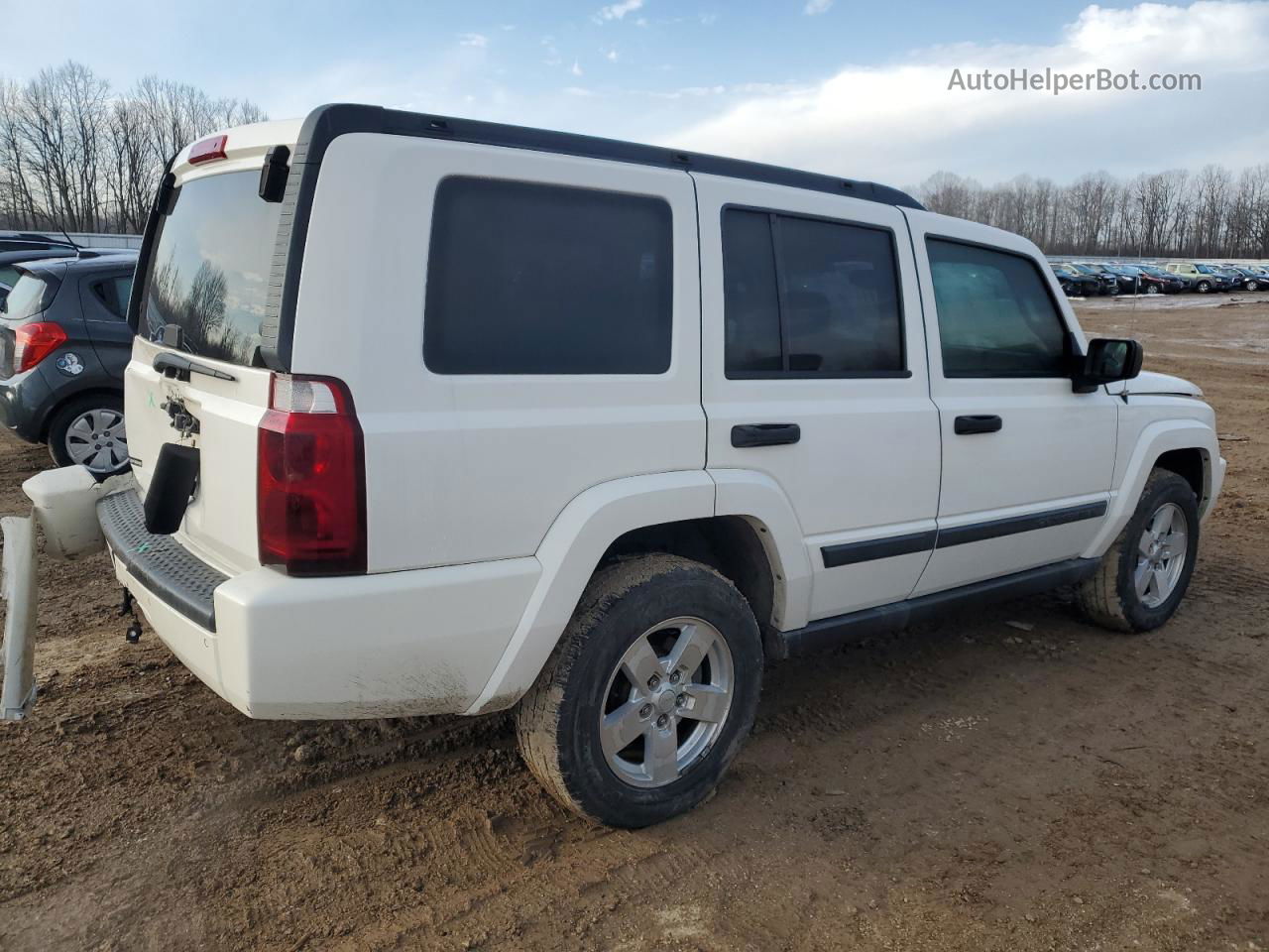 2006 Jeep Commander  White vin: 1J8HH48K56C136472