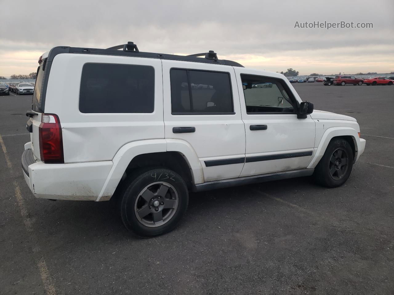 2006 Jeep Commander  White vin: 1J8HH48NX6C210981