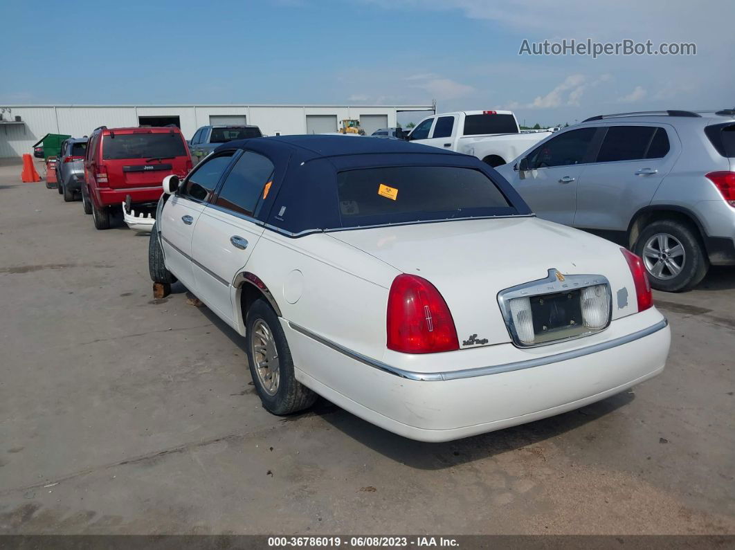 1999 Lincoln Town Car Signature White vin: 1LNFM82W0XY606906