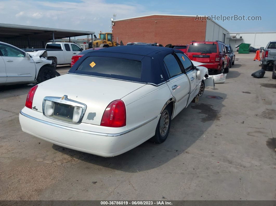 1999 Lincoln Town Car Signature White vin: 1LNFM82W0XY606906