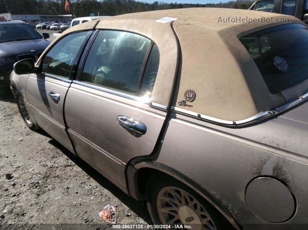 1999 Lincoln Town Car Signature Beige vin: 1LNFM82W0XY607117