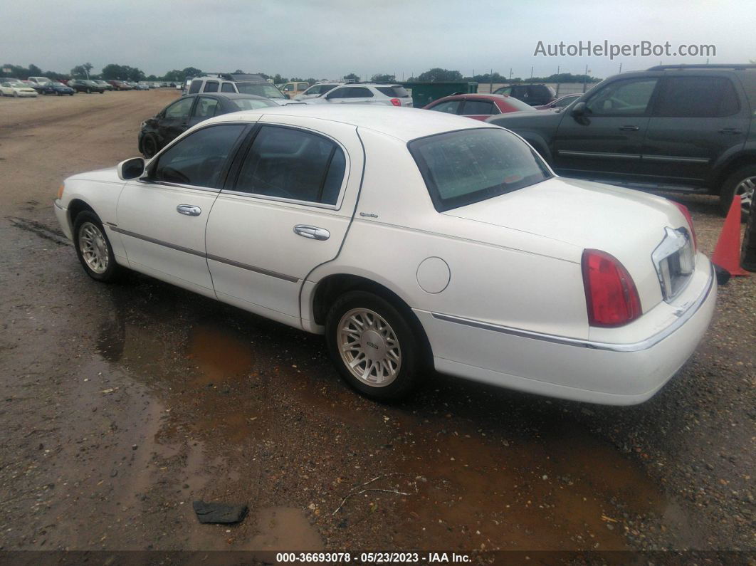 1999 Lincoln Town Car Signature White vin: 1LNFM82W5XY603001