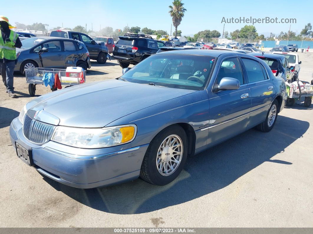 1999 Lincoln Town Car Signature Светло-синий vin: 1LNFM82W5XY605587