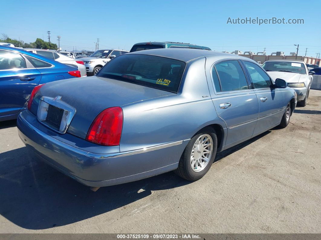 1999 Lincoln Town Car Signature Светло-синий vin: 1LNFM82W5XY605587