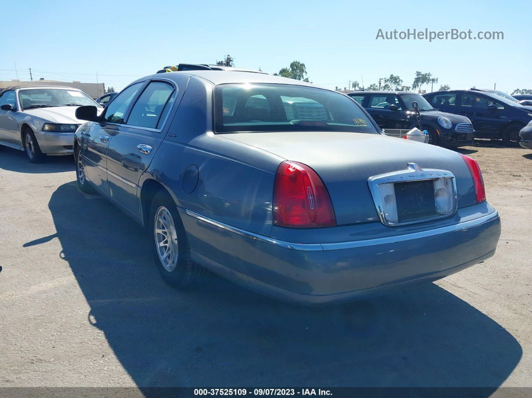 1999 Lincoln Town Car Signature Light Blue vin: 1LNFM82W5XY605587