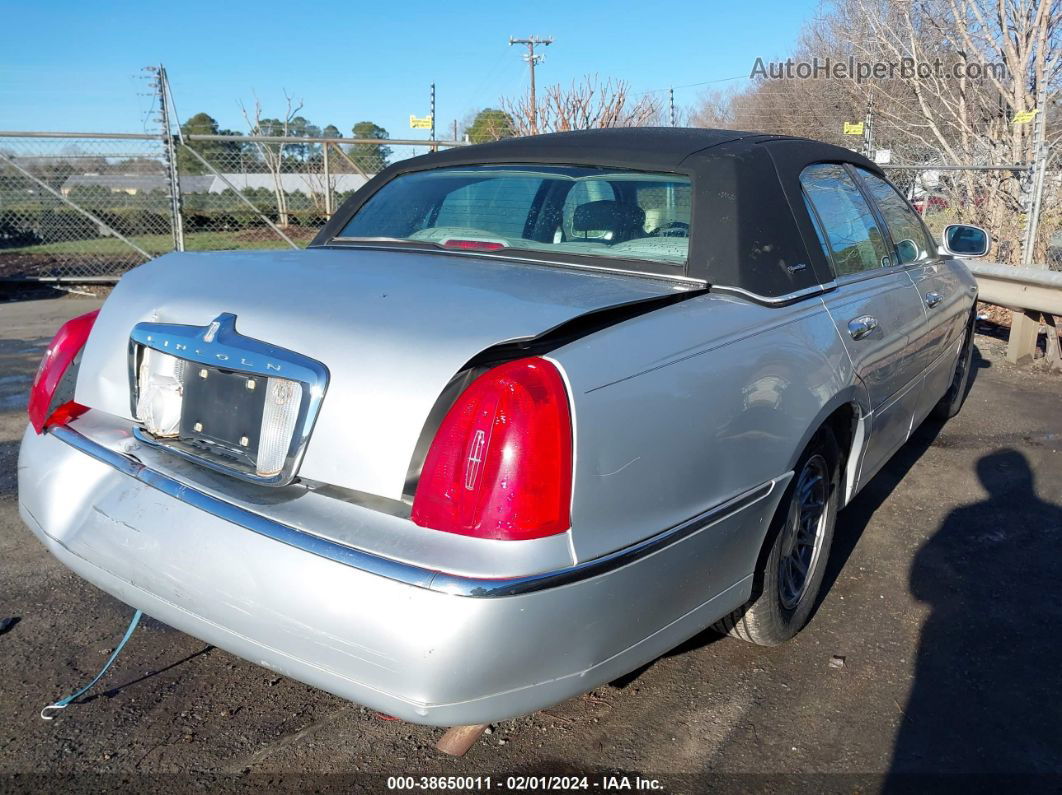 1999 Lincoln Town Car Signature Серебряный vin: 1LNFM82W8XY603431