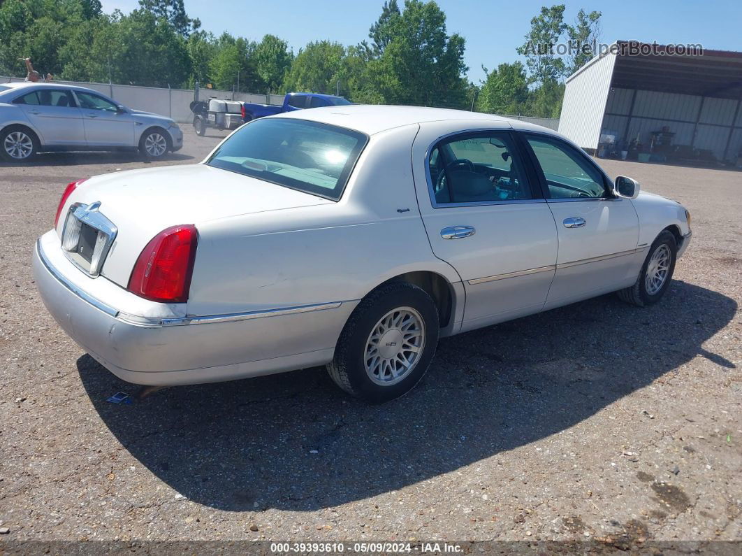 1999 Lincoln Town Car Signature White vin: 1LNFM82W8XY613554