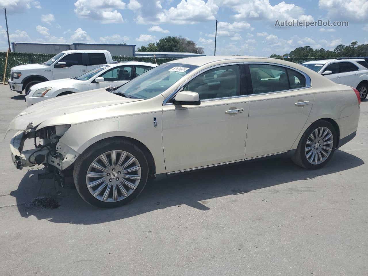 2014 Lincoln Mks  Cream vin: 1LNHL9DK7EG612345