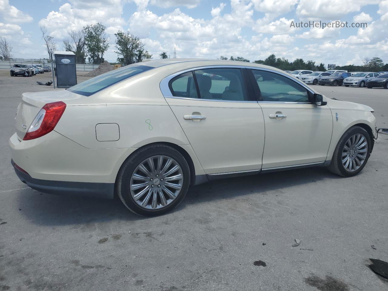 2014 Lincoln Mks  Cream vin: 1LNHL9DK7EG612345