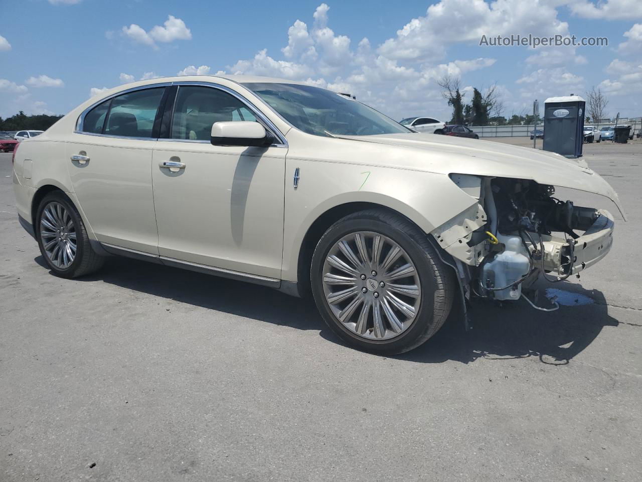 2014 Lincoln Mks  Cream vin: 1LNHL9DK7EG612345